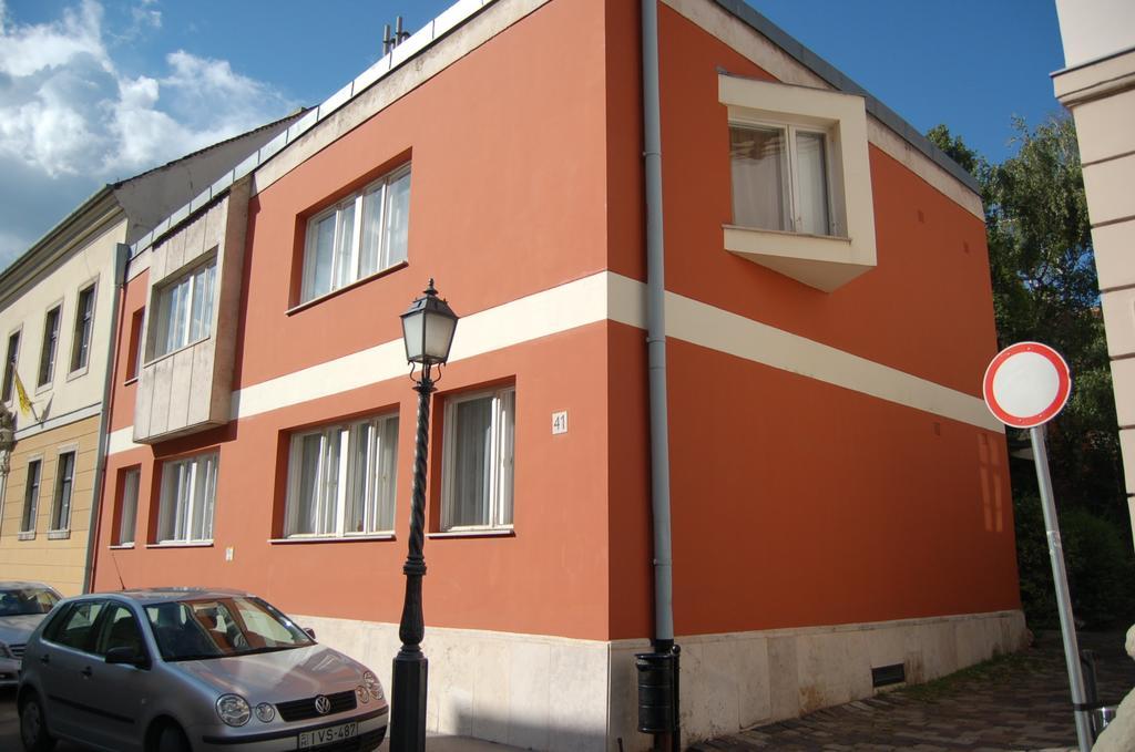 Buda Castle Apartments Будапеща Стая снимка