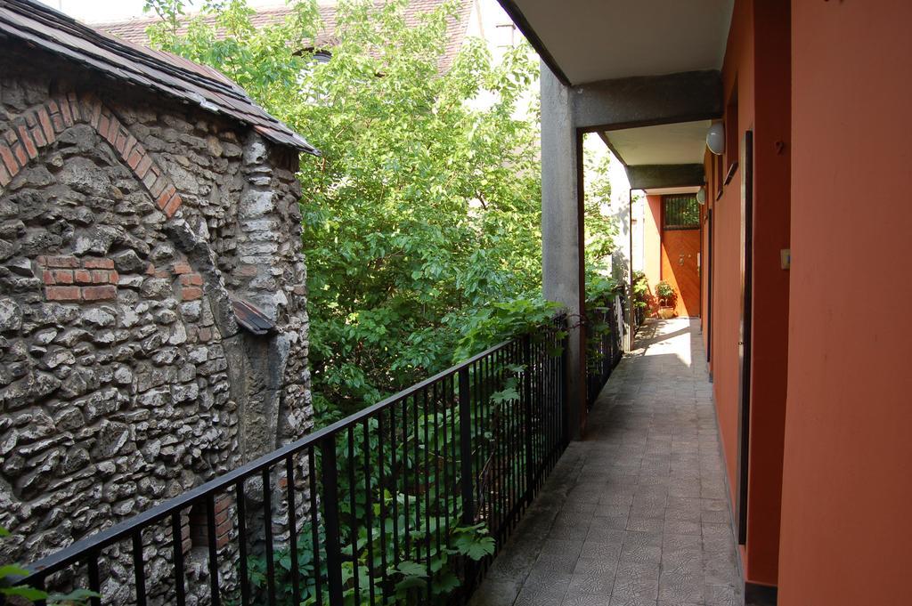 Buda Castle Apartments Будапеща Стая снимка